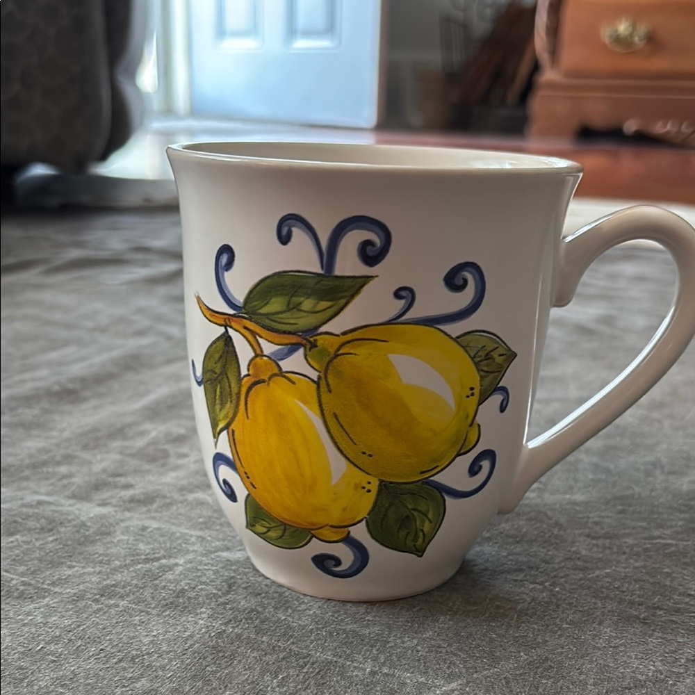 Italian ceramic cup/mug lemon motif